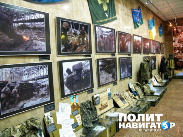 В бывшем музее Великой Отечественной в Киеве презентовали бандеровский флаг участников АТО В бывшем музее Великой Отечественной в Киеве презентовали бандеровский флаг участников АТО