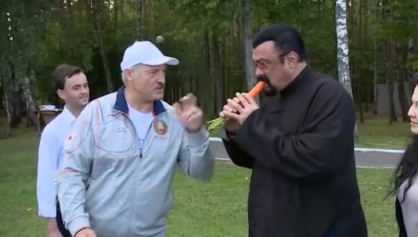 Стивен Сигал приехал к Лукашенко на морковку и нашел корни в Белоруссии