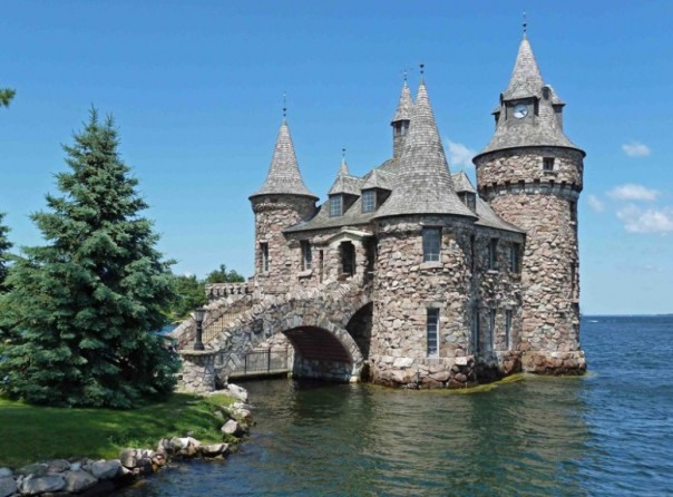 Двадцать одиноких домиков на островах Двадцать одиноких домиков на островах