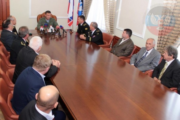 День Шахтёра. Глава ДНР Александр Захарченко вручил награды заслуженным шахтерам Республики День Шахтёра. Глава ДНР Александр Захарченко вручил награды заслуженным шахтерам Республики