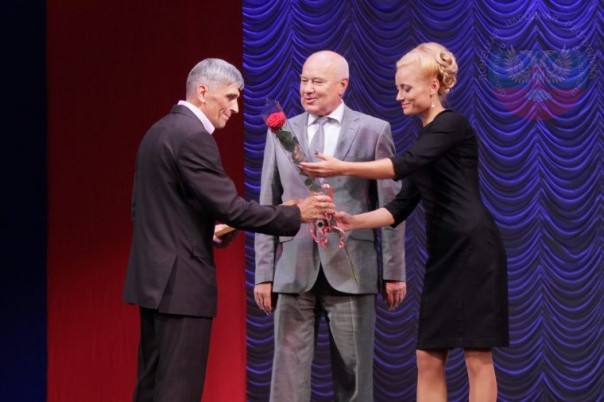 День Шахтёра. Глава ДНР Александр Захарченко вручил награды заслуженным шахтерам Республики День Шахтёра. Глава ДНР Александр Захарченко вручил награды заслуженным шахтерам Республики