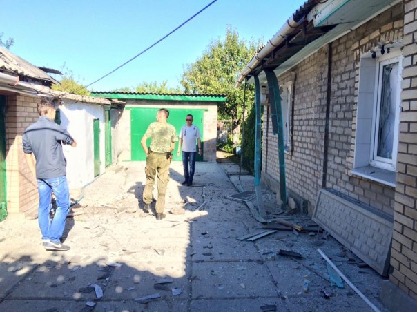 Шесть мирных жителей ранены и повреждено как минимум 23 домостроения в Донецке и Горловке вследствие ночных обстрелов укрофашистов