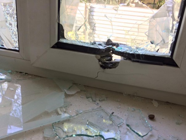 Шесть мирных жителей ранены и повреждено как минимум 23 домостроения в Донецке и Горловке вследствие ночных обстрелов укрофашистов