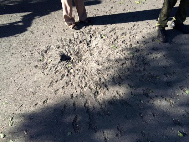 Шесть мирных жителей ранены и повреждено как минимум 23 домостроения в Донецке и Горловке вследствие ночных обстрелов укрофашистов