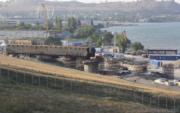 Киностудия "МосТфильм" представляет: Газовый мост в Крым. Стройка на керченском берегу Киностудия "МосТфильм" представляет: Газовый мост в Крым. Стройка на керченском берегу