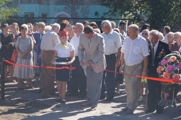 Сводка от НМ ЛНР 29 августа 2016 года. Задержали и направили на работы по возведению инженерных укреплений около 20 мирных жителей Сводка от НМ ЛНР 29 августа 2016 года. Задержали и направили на работы по возведению инженерных укреплений около 20 мирных жителей