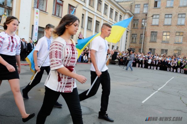 На Украине отменили школьные линейки, посчитав их пережитком советского прошлого