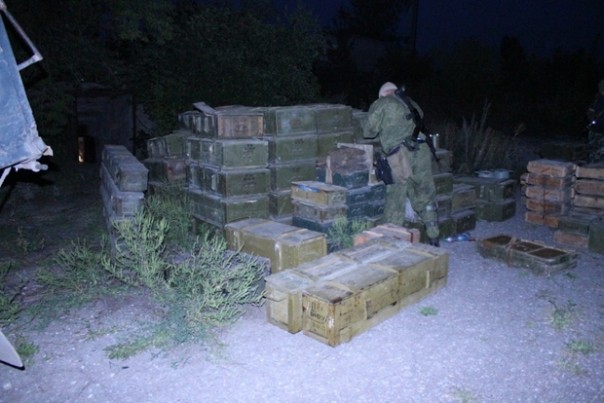 Сводка от НМ ЛНР 31 августа 2016 года. Генпрокуратура ЛНР изъяла из тайника в Ирмино около 13,5 тыс. единиц оружия и боеприпасов Сводка от НМ ЛНР 31 августа 2016 года. Генпрокуратура ЛНР изъяла из тайника в Ирмино около 13,5 тыс. единиц оружия и боеприпасов