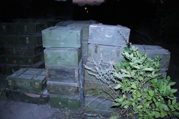 Сводка от НМ ЛНР 31 августа 2016 года. Генпрокуратура ЛНР изъяла из тайника в Ирмино около 13,5 тыс. единиц оружия и боеприпасов Сводка от НМ ЛНР 31 августа 2016 года. Генпрокуратура ЛНР изъяла из тайника в Ирмино около 13,5 тыс. единиц оружия и боеприпасов