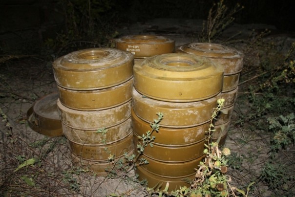 Сводка от НМ ЛНР 31 августа 2016 года. Генпрокуратура ЛНР изъяла из тайника в Ирмино около 13,5 тыс. единиц оружия и боеприпасов Сводка от НМ ЛНР 31 августа 2016 года. Генпрокуратура ЛНР изъяла из тайника в Ирмино около 13,5 тыс. единиц оружия и боеприпасов