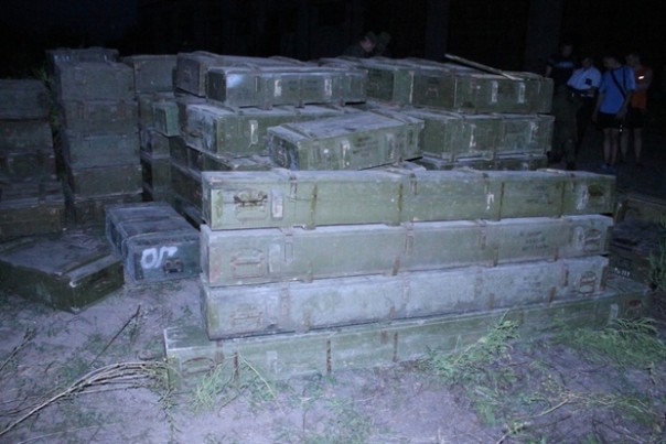 Сводка от НМ ЛНР 31 августа 2016 года. Генпрокуратура ЛНР изъяла из тайника в Ирмино около 13,5 тыс. единиц оружия и боеприпасов Сводка от НМ ЛНР 31 августа 2016 года. Генпрокуратура ЛНР изъяла из тайника в Ирмино около 13,5 тыс. единиц оружия и боеприпасов