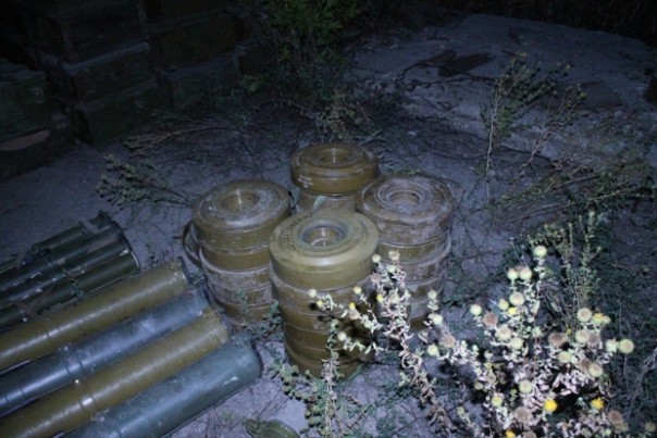 Сводка от НМ ЛНР 31 августа 2016 года. Генпрокуратура ЛНР изъяла из тайника в Ирмино около 13,5 тыс. единиц оружия и боеприпасов Сводка от НМ ЛНР 31 августа 2016 года. Генпрокуратура ЛНР изъяла из тайника в Ирмино около 13,5 тыс. единиц оружия и боеприпасов