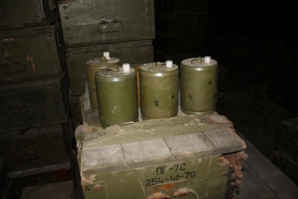 Сводка от НМ ЛНР 31 августа 2016 года. Генпрокуратура ЛНР изъяла из тайника в Ирмино около 13,5 тыс. единиц оружия и боеприпасов Сводка от НМ ЛНР 31 августа 2016 года. Генпрокуратура ЛНР изъяла из тайника в Ирмино около 13,5 тыс. единиц оружия и боеприпасов