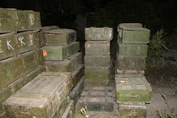 Сводка от НМ ЛНР 31 августа 2016 года. Генпрокуратура ЛНР изъяла из тайника в Ирмино около 13,5 тыс. единиц оружия и боеприпасов Сводка от НМ ЛНР 31 августа 2016 года. Генпрокуратура ЛНР изъяла из тайника в Ирмино около 13,5 тыс. единиц оружия и боеприпасов