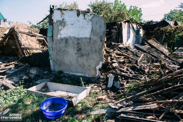 Сводка от МО ДНР 31 августа 2016 года. Обстрелами ВСУ за ночь погиб один и ранены четверо мирных жителей ДНР, повреждены 16 домов и детский сад Сводка от МО ДНР 31 августа 2016 года. Обстрелами ВСУ за ночь погиб один и ранены четверо мирных жителей ДНР, повреждены 16 домов и детский сад