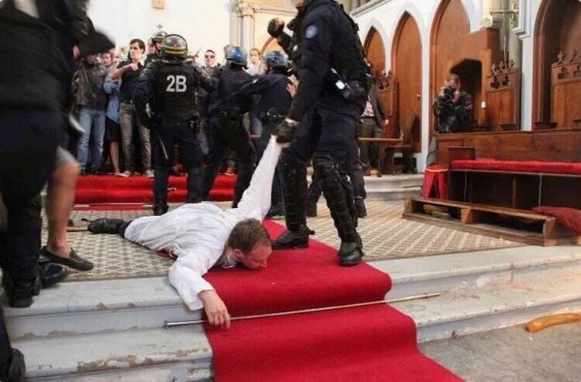 В Париже сносят христианскую церковь