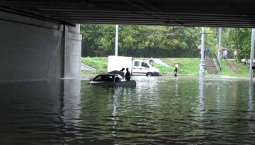 Потоп в Москве: Яуза вышла из берегов