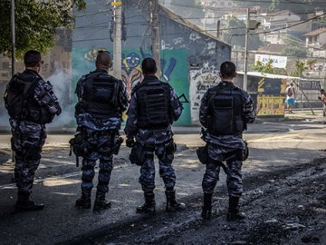 Охранники взорвали чемодан мамы американской волейболистки в Рио