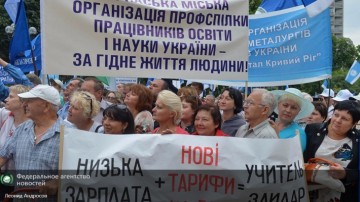 Реформа школ по-украински: долой учителей-пенсионеров и советских писателей