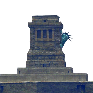 В сети появилось видео мощного удара молнии в cтатую Свободы