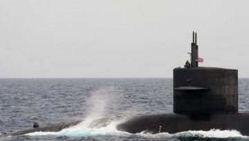 Атомная подводная лодка ВМС США столкнулась с кораблем снабжения