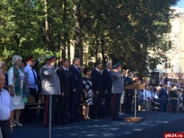 Военный парад с участием техники прошел в Великих Луках