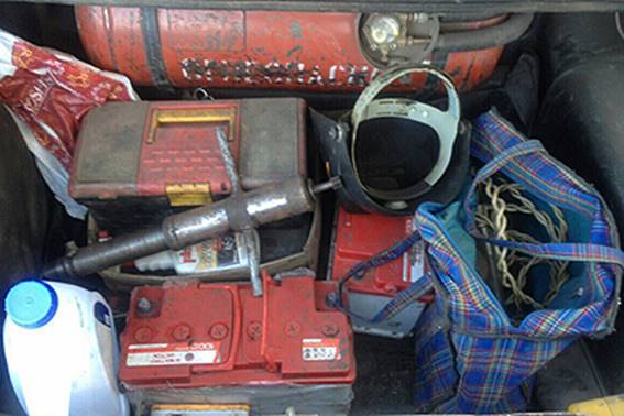 Дурнувати та воровати