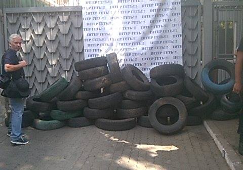 Под офисом «Интера» ставят палатки и организуют новый «майдан»