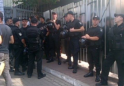 Под офисом «Интера» ставят палатки и организуют новый «майдан» Под офисом «Интера» ставят палатки и организуют новый «майдан»