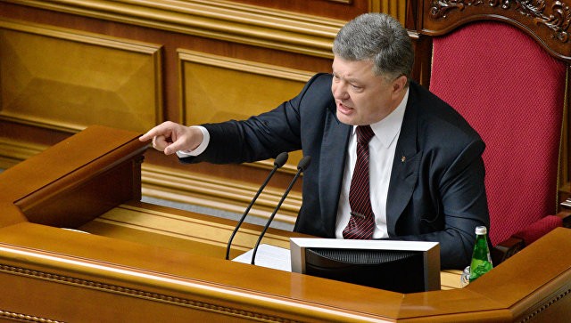 Порошенко заявил об угрозе "полномасштабного вторжения со стороны России"