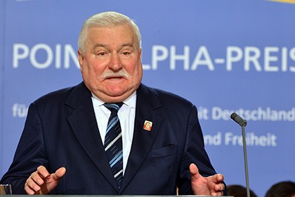 Польшу пучит и колбасит. Николай Долгачев