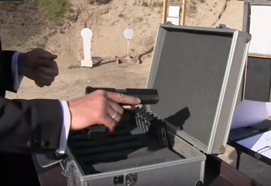 Глава Федерации практической стрельбы исполнил Бетховена и «Мурку» на пистолетах