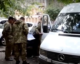 В центре Одессы задержали автобус с бойцами ВСУ: ищут оружие и взрывчатку