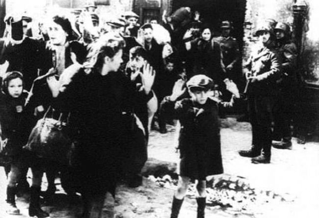 Польша-Германия: не пора ли выплатить военные репарации? Польша-Германия: не пора ли выплатить военные репарации?