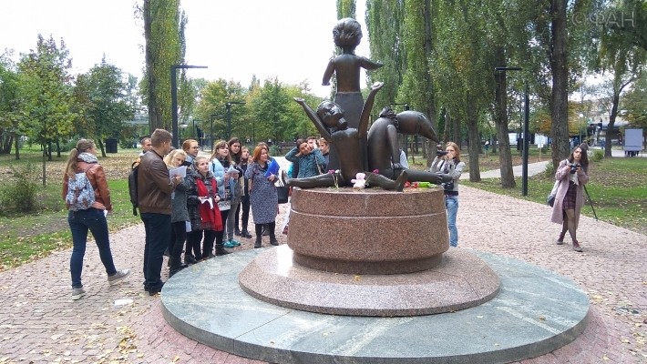 Трагедию Бабьего Яра почтили «двадцать порядочных людей на весь Киев» Трагедию Бабьего Яра почтили «двадцать порядочных людей на весь Киев»