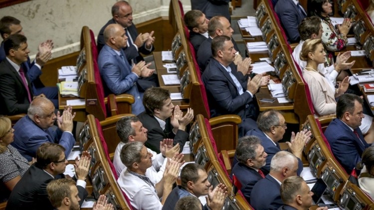 Фемида против Майдана: почему Порошенко потребовал от Рады увольнения судей