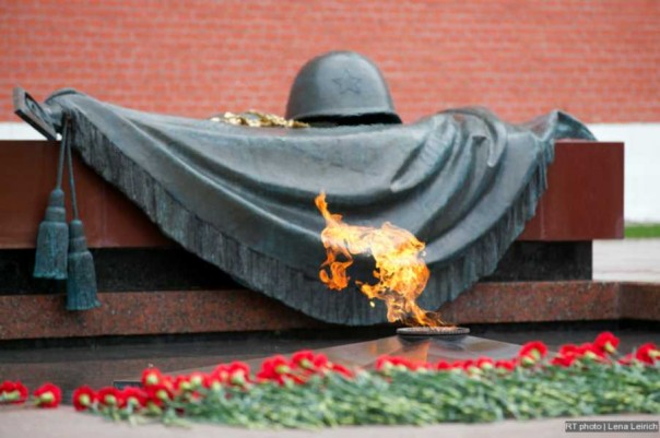 Так кто-же, когда и для чего вступал в сговор с Гитлером?