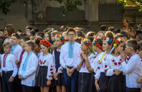 Украинских школьников обязали сдавать деньги на нужды "АТО"