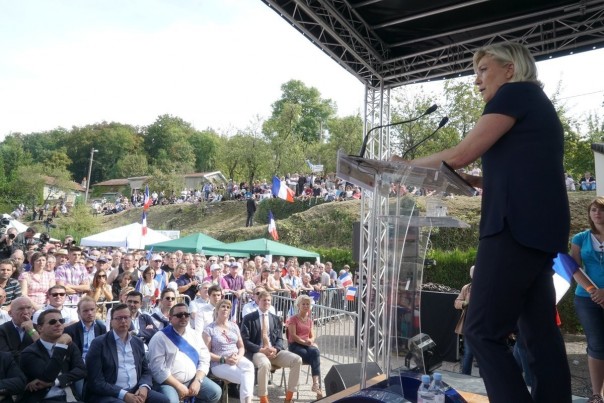 Марин Ле Пен пообещала провести референдум о выходе Франции из ЕС