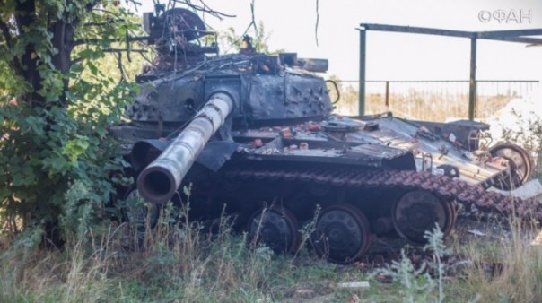 Подбитые украинские Т-64 в Коминтерново и по дороге к нему