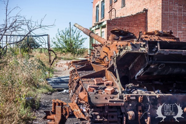 Подбитые украинские Т-64 в Коминтерново и по дороге к нему