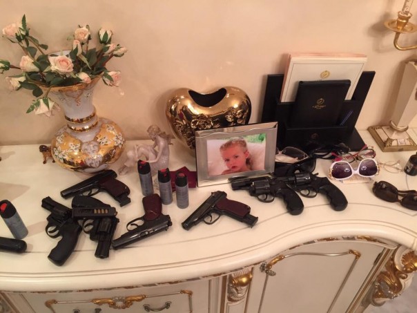 В Одессе неизвестные захватили отель с заложниками В Одессе неизвестные захватили отель с заложниками