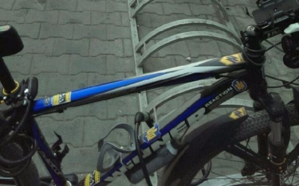 В Севастополе прохожий избил сторонника украинских националистов из-за символики полка "Азов"