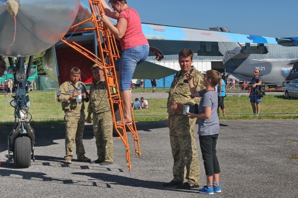 А чем лётчики хуже?! Пилоты ВВС Украины нашли способ как развести европейцев на деньги А чем лётчики хуже?! Пилоты ВВС Украины нашли способ как развести европейцев на деньги