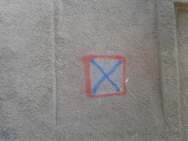 "Патриоты" паникуют: центр Мариуполя разрисован флагами Новороссии "Патриоты" паникуют: центр Мариуполя разрисован флагами Новороссии