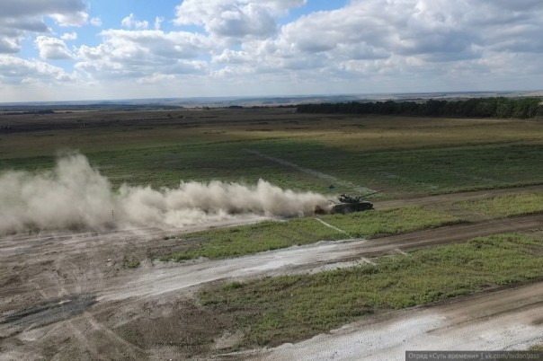 В ДНР завершился танковый биатлон между республиками. 