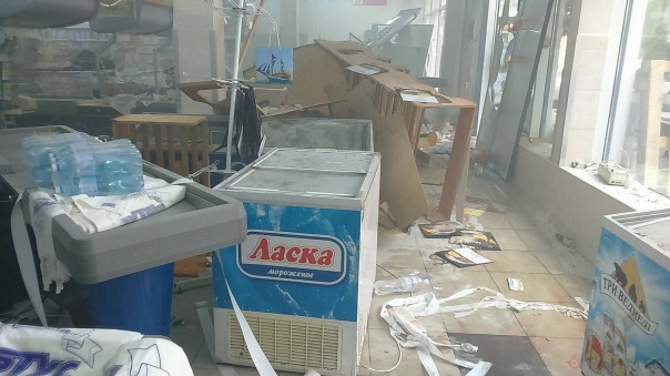 Голодные бунты: На Украине захватили супермаркет и ресторан ради еды Голодные бунты: На Украине захватили супермаркет и ресторан ради еды