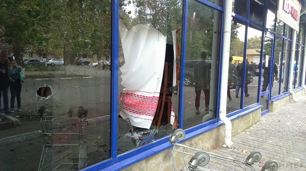 Голодные бунты: На Украине захватили супермаркет и ресторан ради еды Голодные бунты: На Украине захватили супермаркет и ресторан ради еды