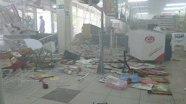 Голодные бунты: На Украине захватили супермаркет и ресторан ради еды Голодные бунты: На Украине захватили супермаркет и ресторан ради еды