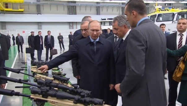 Путин надеется, что у "Калашникова" хорошие перспективы. Концерн "Калашников" утроил прибыль, несмотря на санкции